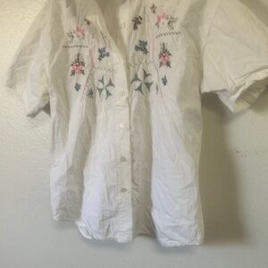 FINAL MARKDOWN Capacity Floral Embroidered Button-Up Shirt medium